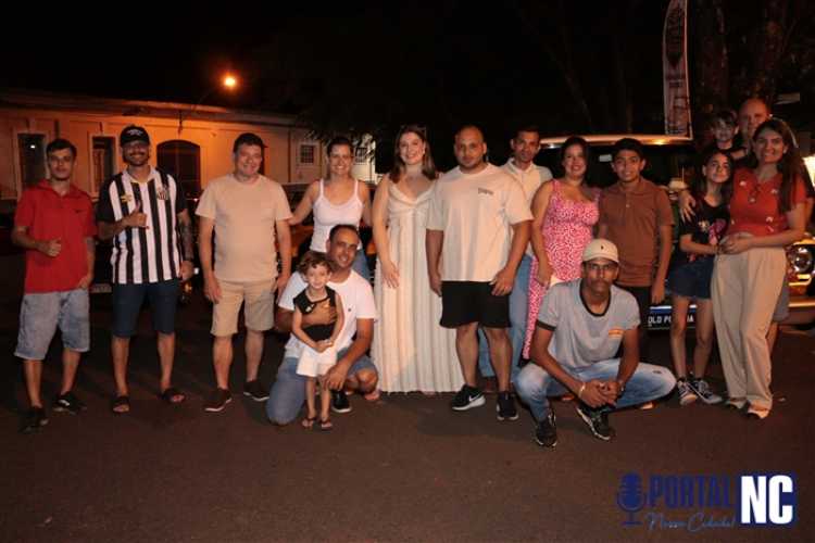 Rolezinho noturno reúne amantes de carros e arrecada leite em Pompeia