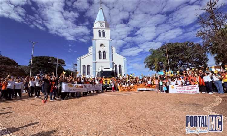 Caminhada da Família reúne comunidade em apoio ao Maio Laranja em Pompeia