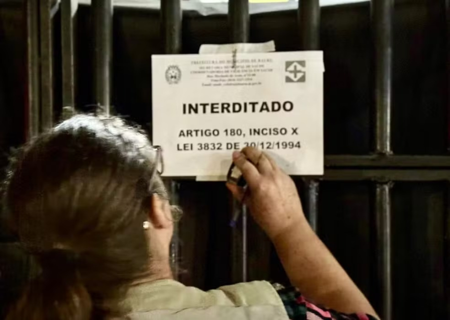 Operação contra bebidas adulteradas interdita dois estabelecimentos em Bauru