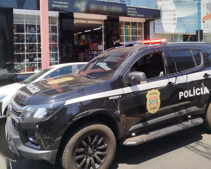Polícia Civil prende chineses por venda de perfumes falsificados em Pompéia