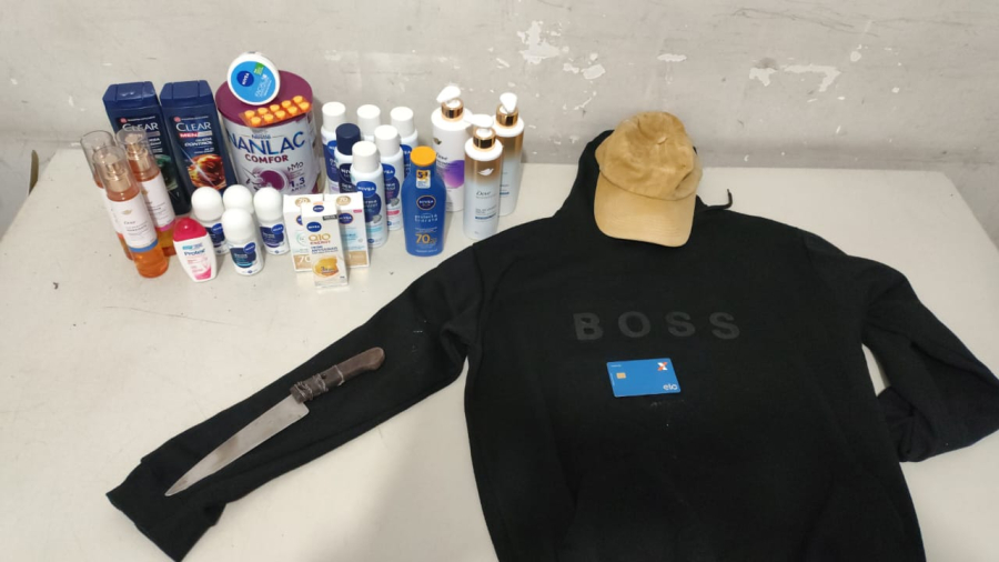 Mulher é presa após roubo com faca em farmácia em Garça