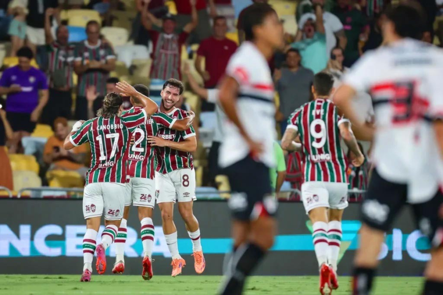 São Paulo sofre goleada por 6 a 0 e cai para 8ª posição no Brasileirão