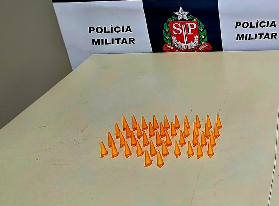 Procurado por violência doméstica é preso com 42 pinos de cocaína no Jardim Primavera, em Pompeia