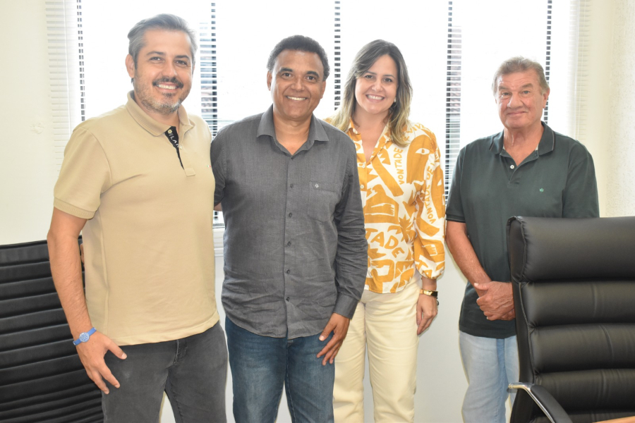 Vanderlei Ribeiro recebe assessores do deputado Rogério Santos e reforça envio de verbas para Pompeia