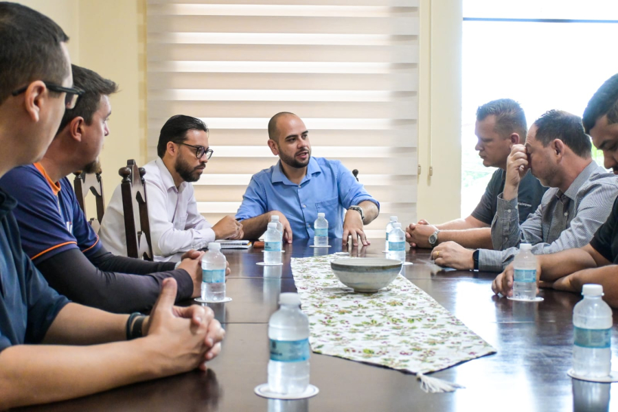 Prefeito de Pompeia cobra operadoras por cabos soltos e risco à segurança nas ruas