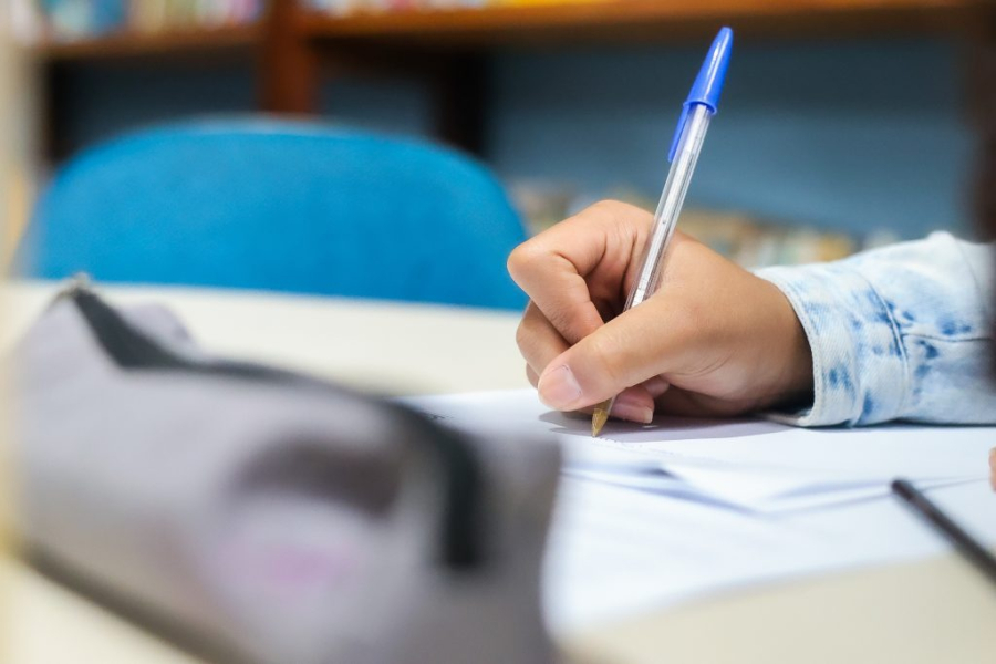 Saresp 2025: rede estadual de SP bate recorde em matemática e amplia avanços na alfabetização