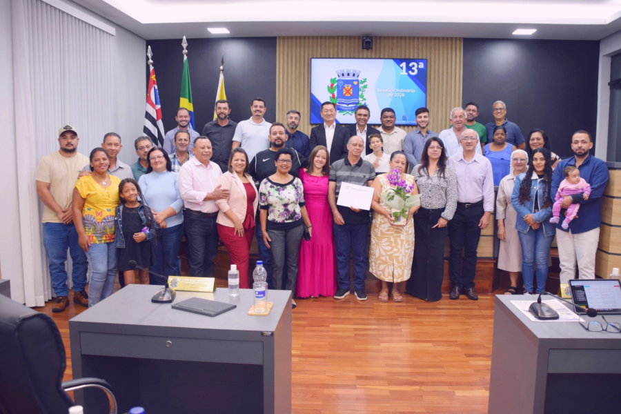 Vereador Vanderlei apresenta moção de aplauso a carteiro por 40 anos de serviço em Pompeia