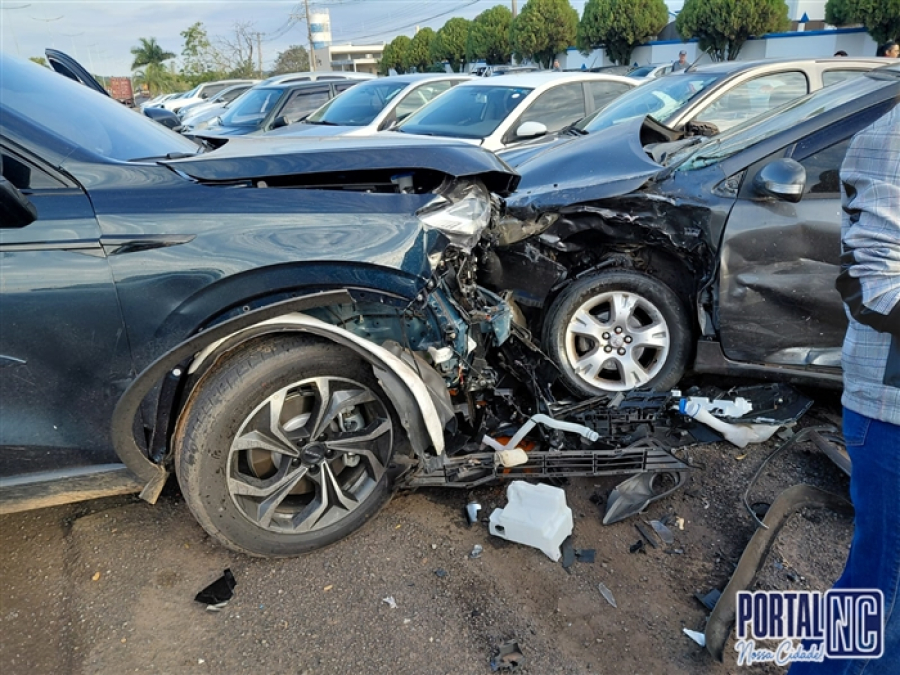Motorista perde controle e acidente envolve sete veículos na SP-294 em Pompeia