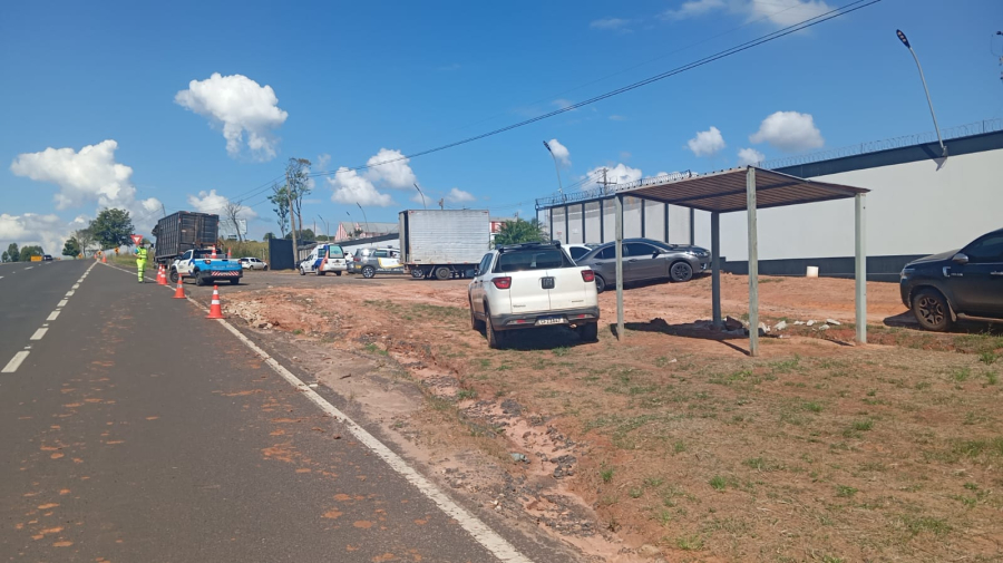 Explosão seguida de incêndio em empresa na SP-294 deixa um morto e 10 feridos entre Quintana e Pompeia