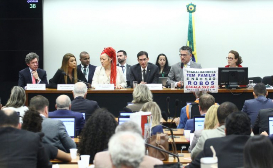Fim da escala 6×1: comissão especial da Câmara vota parecer da PEC nesta quarta-feira