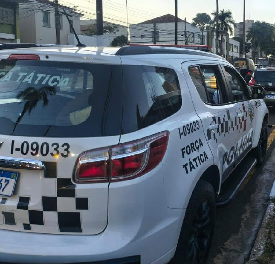 Homem é detido após desacatar policiais e causar tumulto durante ocorrência de perturbação do sossego em Herculândia