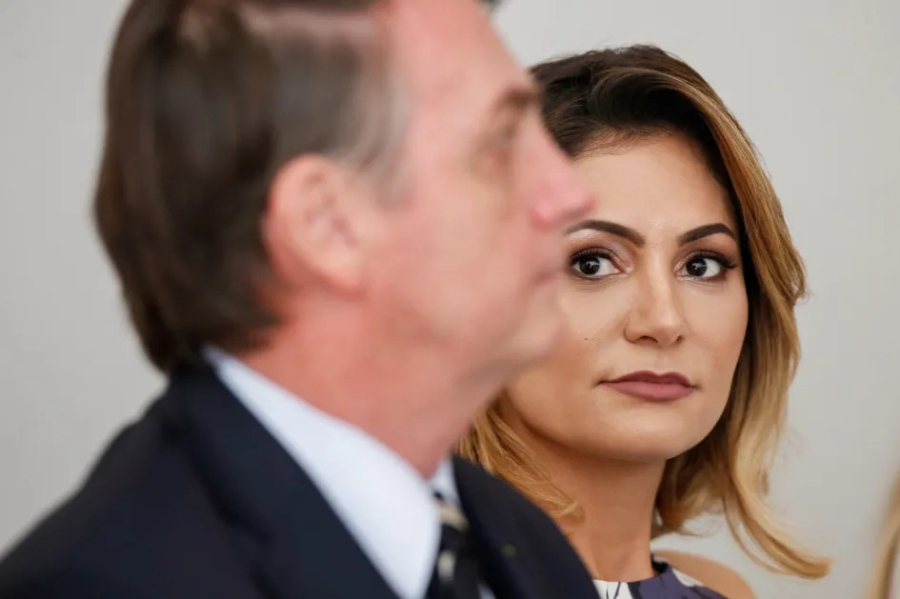 Michelle Bolsonaro diz que apoiará Flávio no momento certo e prioriza recuperação de Jair Bolsonaro