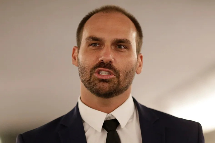 Eduardo Bolsonaro pede retomada de sanções dos EUA contra Alexandre de Moraes antes de julgamento no STF