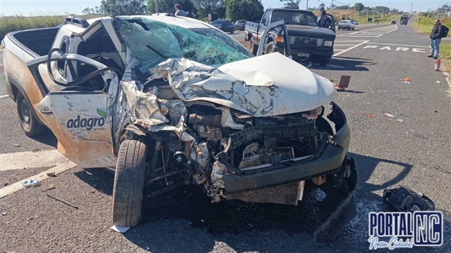 Colisão entre caminhonete e Fiat Strada deixa dois feridos na SP-294 em Pompeia