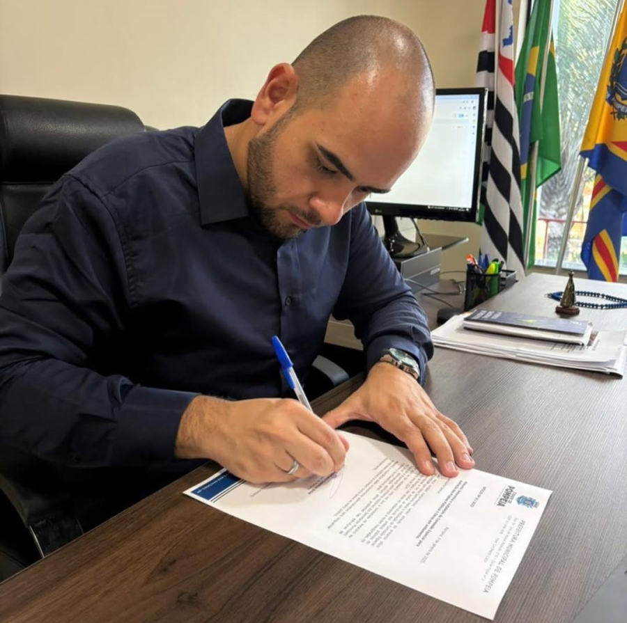 Diogo Ceschim encaminha projeto de revisão salarial de 4% para servidores de Pompeia
