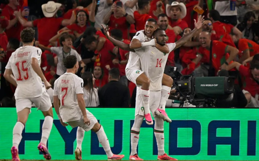 Marrocos busca empate nos acréscimos, vence a Holanda nos pênaltis e avança às oitavas da Copa do Mundo