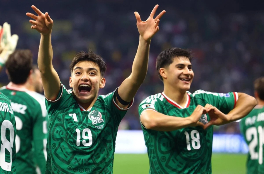México vence o Equador, quebra jejum de 40 anos e garante vaga nas oitavas da Copa do Mundo