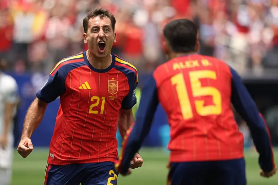 Espanha goleia a Áustria, mantém defesa impecável e avança às oitavas da Copa do Mundo