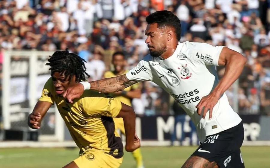 Corinthians empata com o Cascavel em amistoso no Paraná após jogo marcado por gramado em más condições