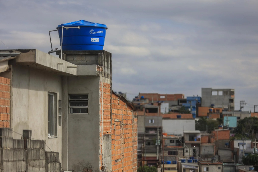 Sabesp oferece caixas d'água gratuitas para famílias de baixa renda; veja quem pode receber