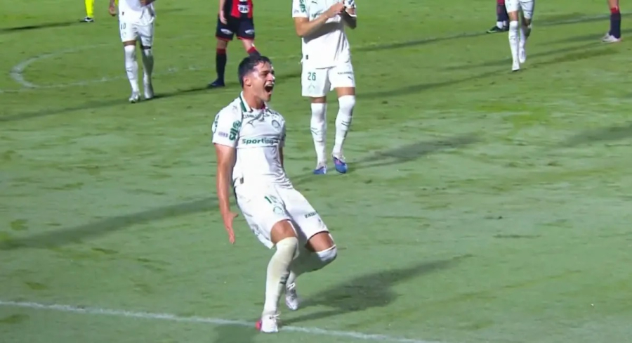 Palmeiras goleia o Vitória no Barradão, abre oito pontos na liderança e dispara no Brasileirão