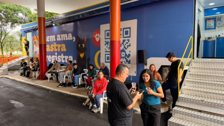 Castramóvel realiza 74 castrações gratuitas de cães e gatos em Pompeia