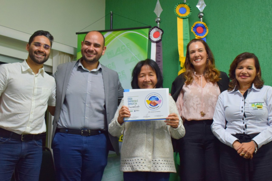 Empresas de Pompeia recebem certificados do projeto Empresa Amiga da Juventude