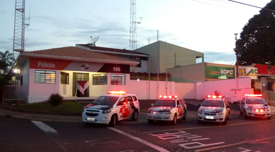 Policiais militares socorrem recém-nascida de 4 dias e ajudam a salvar bebê em Pompeia