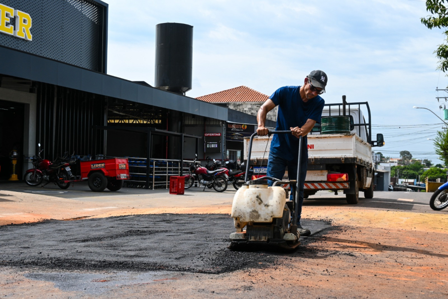 Pompeia realiza tapa-buracos na Avenida Nestor de Barros e prevê reparos em outras vias