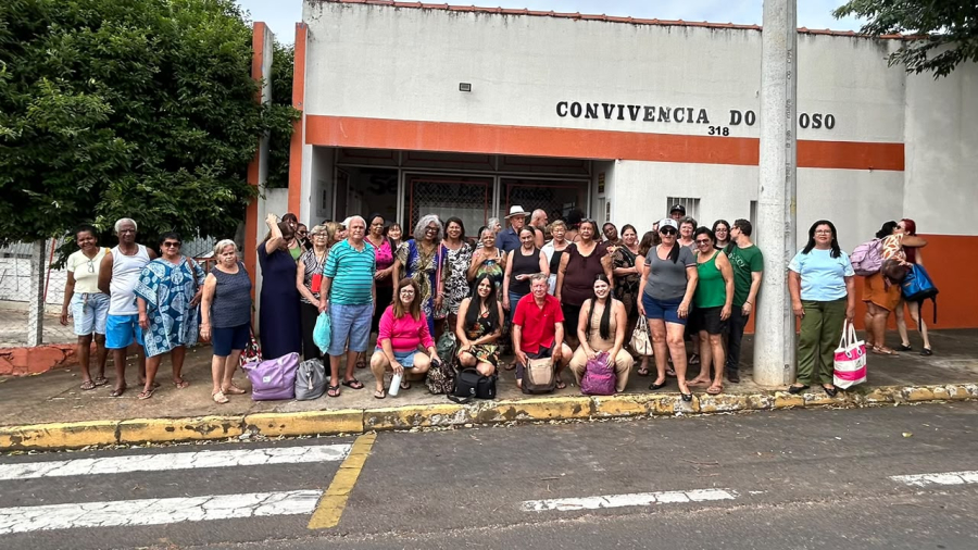 Idosos de Pompeia participam de passeio a parque aquático em Tupã