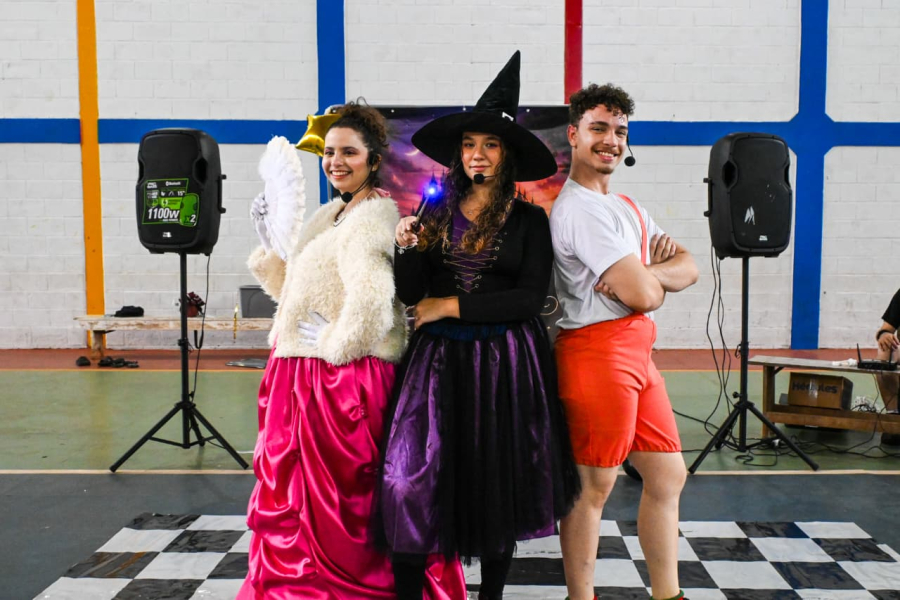 Teatro infantil reúne famílias em Paulópolis com espetáculo gratuito de fantasia
