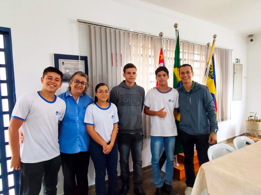 CRAS promove encontro com adolescentes do SIM em Pompeia sobre comunicação e oportunidades